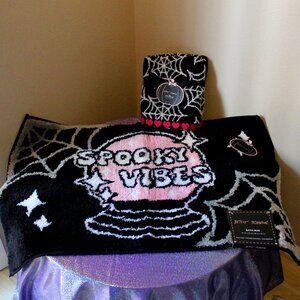 Betsey Johnson Spider Web Spooky Vibes Halloween Bath Set NWT